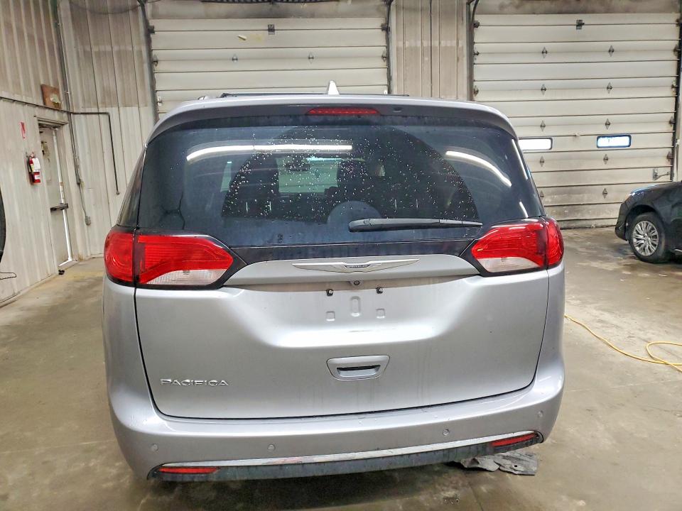 Photo 6 from auction – 2017 CHRYSLER PACIFICA with VIN 2C4RC1BG7HR560727