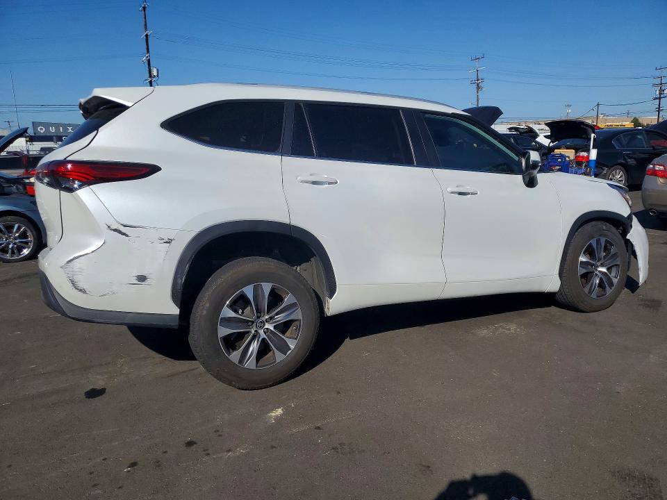 Photo 3 from auction – 2023 TOYOTA HIGHLANDER with VIN 5TDKDRAH6PS024820