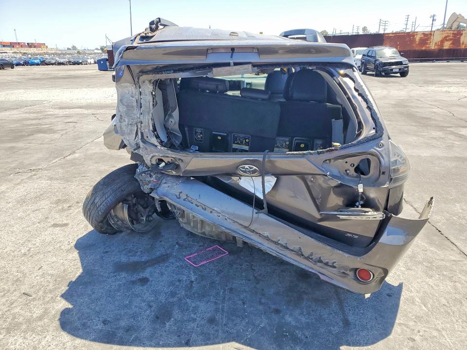 Photo 6 from auction – 2015 TOYOTA SIENNA with VIN 5TDXK3DC4FS627028