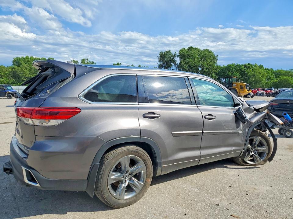 Photo 3 from auction – 2019 TOYOTA HIGHLANDER with VIN 5TDDZRFH8KS995474