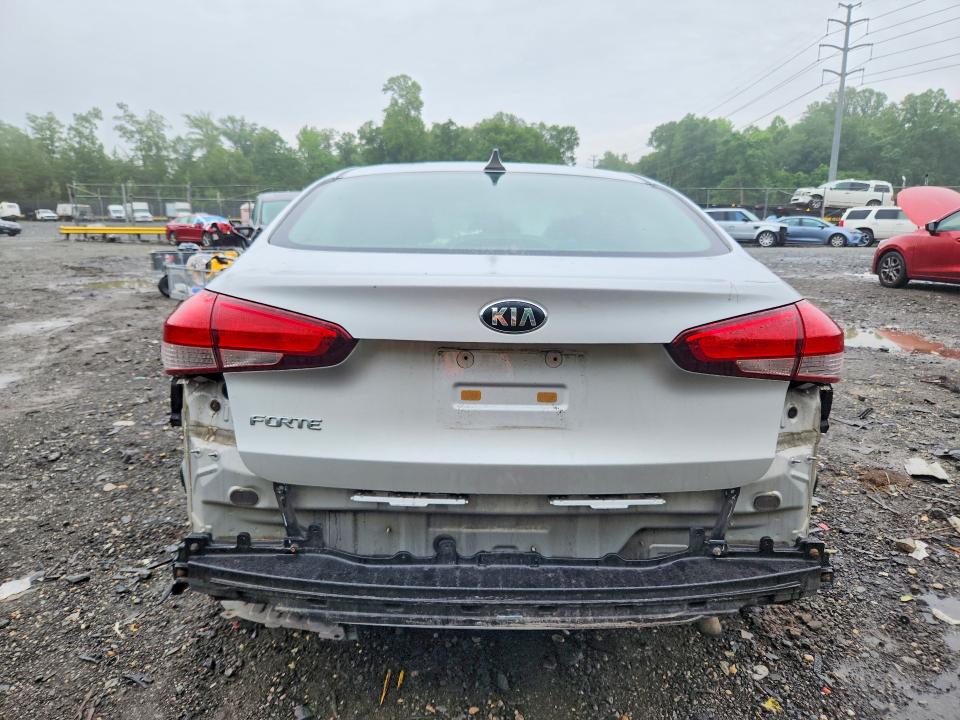 Foto 6 de la subasta – 2017 KIA FORTE con VIN 3KPFK4A76HE114420