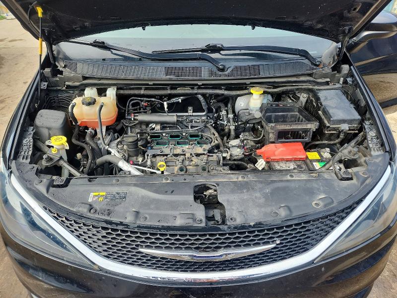 Photo 11 from auction – 2017 CHRYSLER PACIFICA with VIN 2C4RC1CG5HR519236