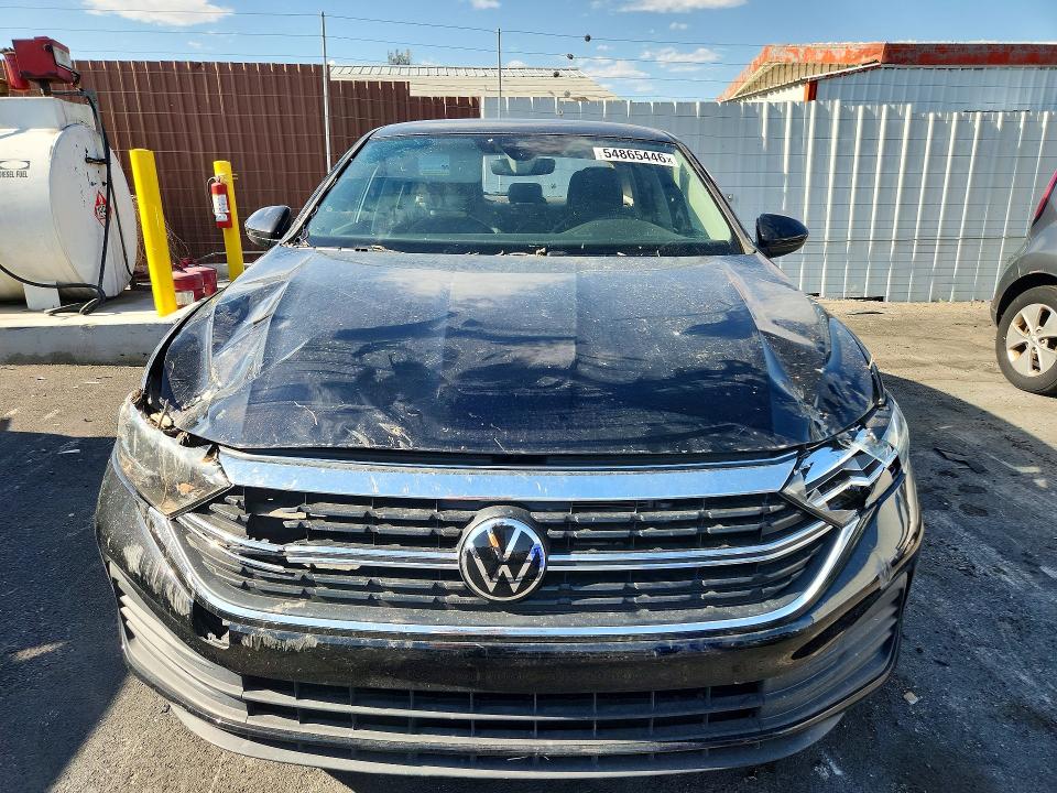 Photo 5 from auction – 2024 VOLKSWAGEN JETTA with VIN 3VW7M7BU0RM071945