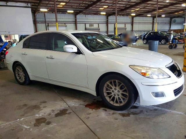 Photo 4 from auction – 2010 HYUNDAI GENESIS with VIN KMHGC4DE1AU074441
