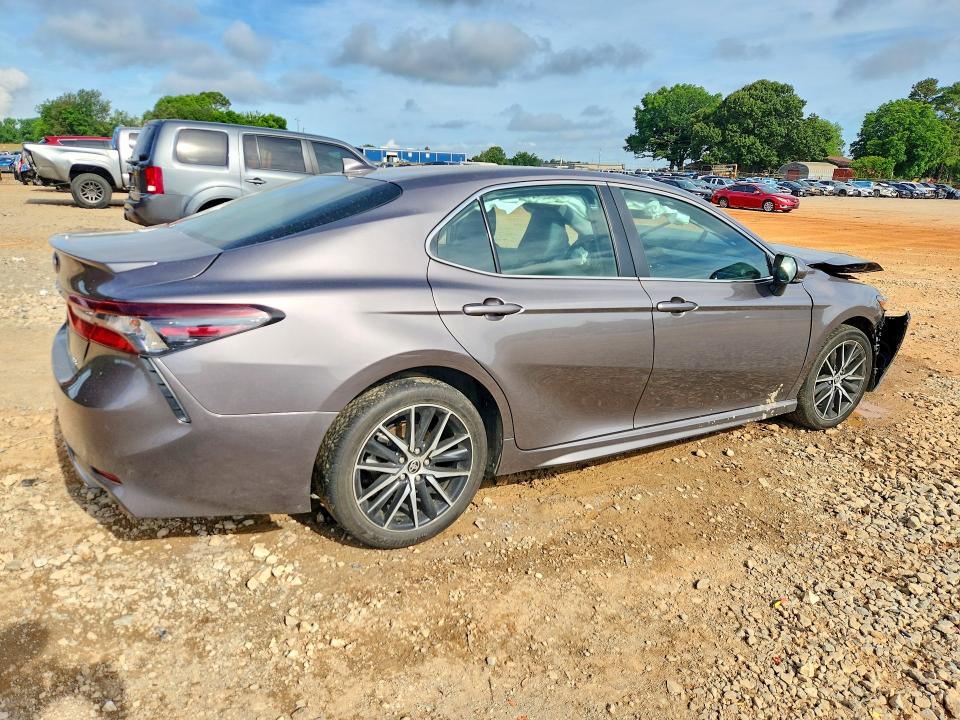 Photo 3 from auction – 2024 TOYOTA CAMRY with VIN 4T1G11AK2RU246602