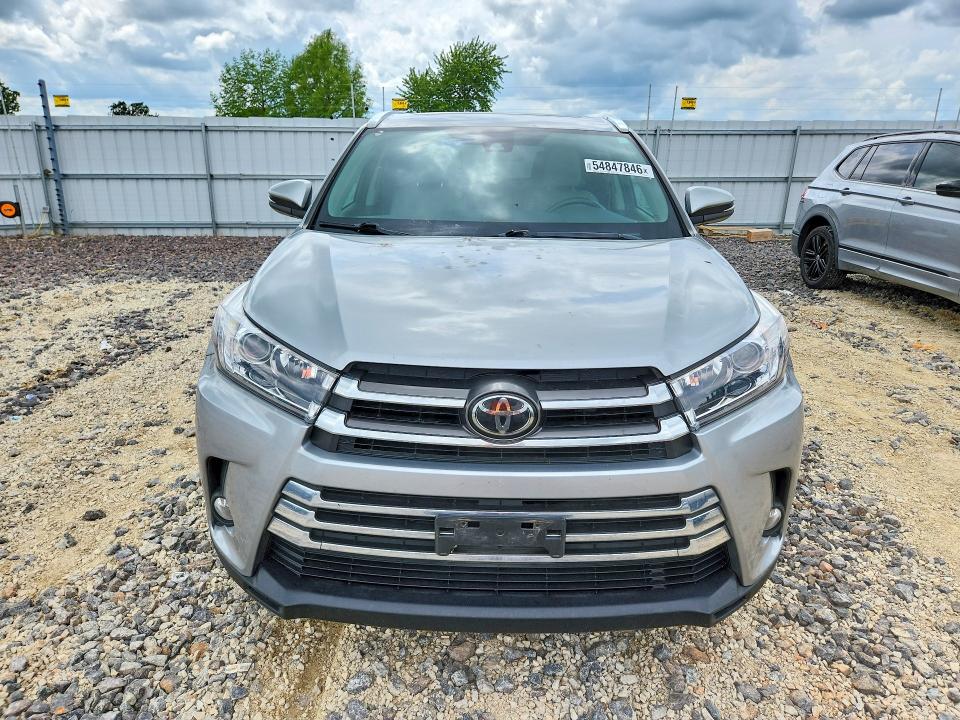 Photo 5 from auction – 2017 TOYOTA HIGHLANDER with VIN 5TDDZRFH6HS422128