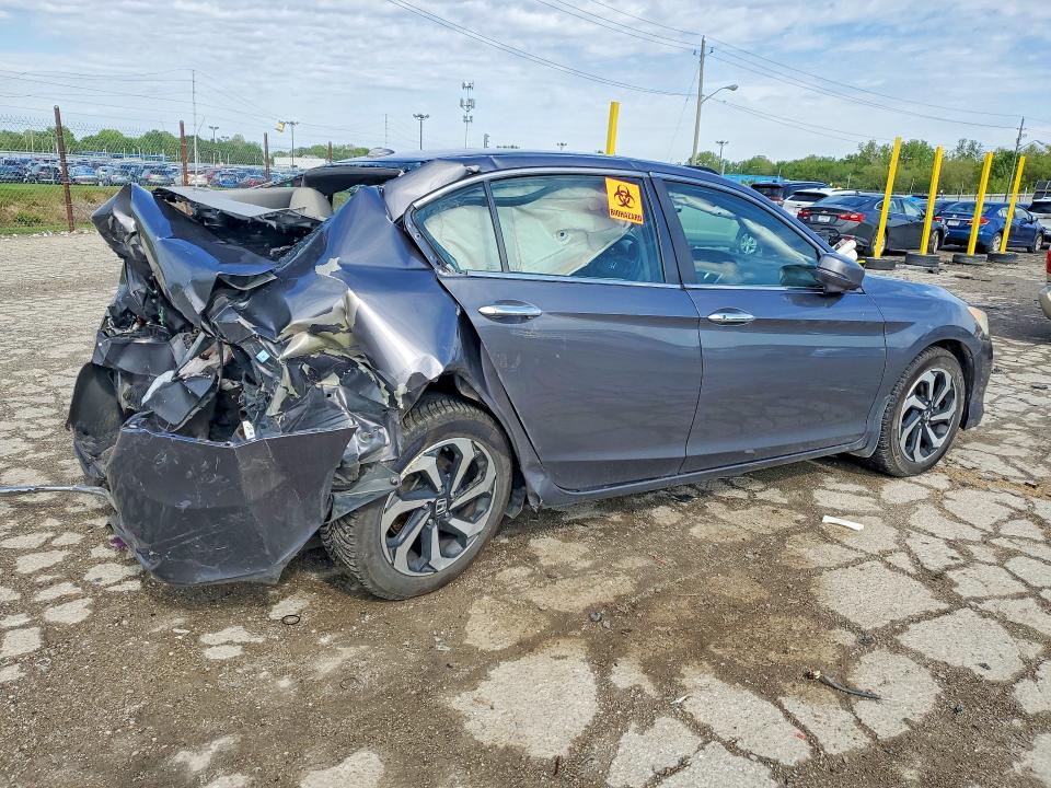 Photo 3 from auction – 2017 HONDA ACCORD with VIN 1HGCR2F84HA047437