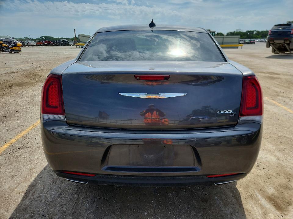 Photo 6 from auction – 2019 CHRYSLER 300 with VIN 2C3CCABG9KH625925