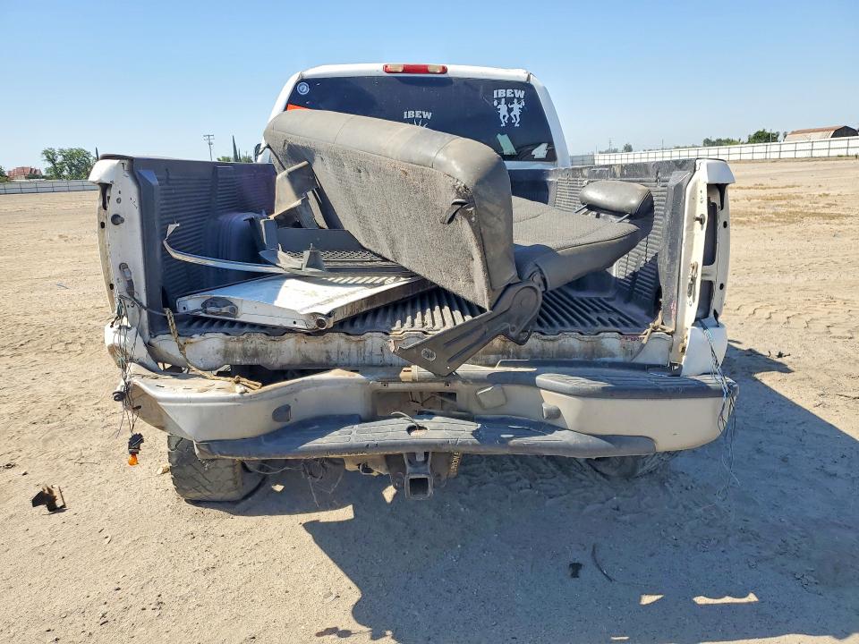 Photo 6 from auction – 2005 CHEVROLET SILVERADO with VIN 1GCHC29UX5E145469
