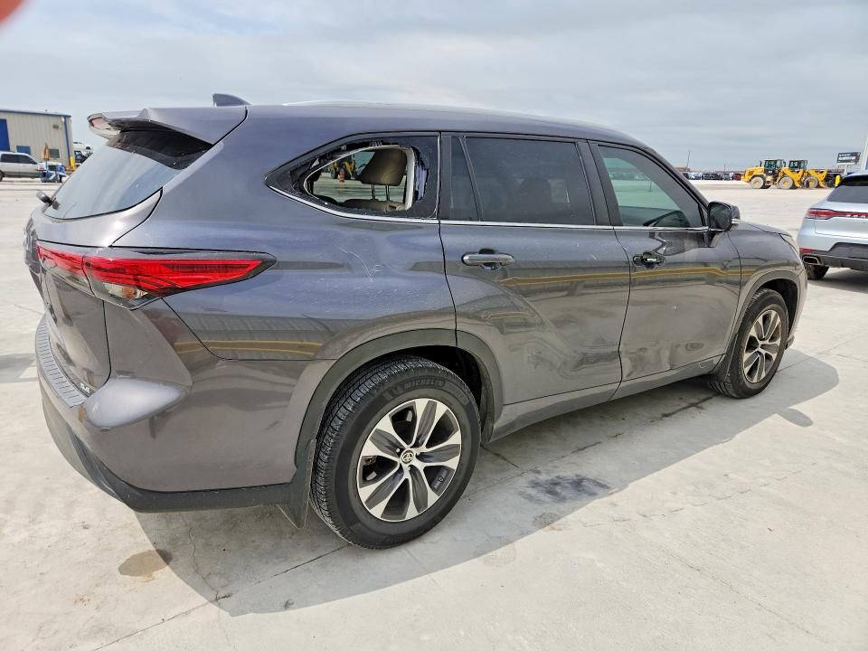 Photo 3 from auction – 2023 TOYOTA HIGHLANDER with VIN 5TDKDRAH1PS033621