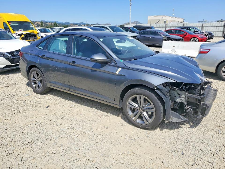 Photo 4 from auction – 2024 VOLKSWAGEN JETTA with VIN 3VW7M7BU9RM075461