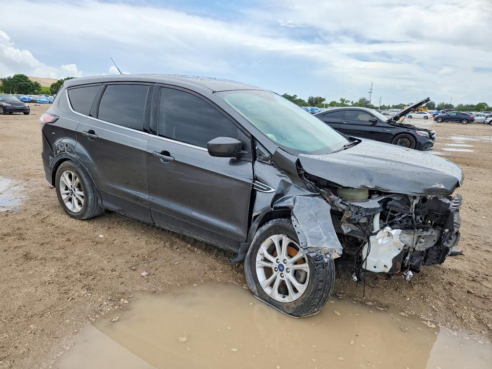 Photo 4 from auction – 2017 FORD ESCAPE with VIN 1FMCU0GD1HUA76806