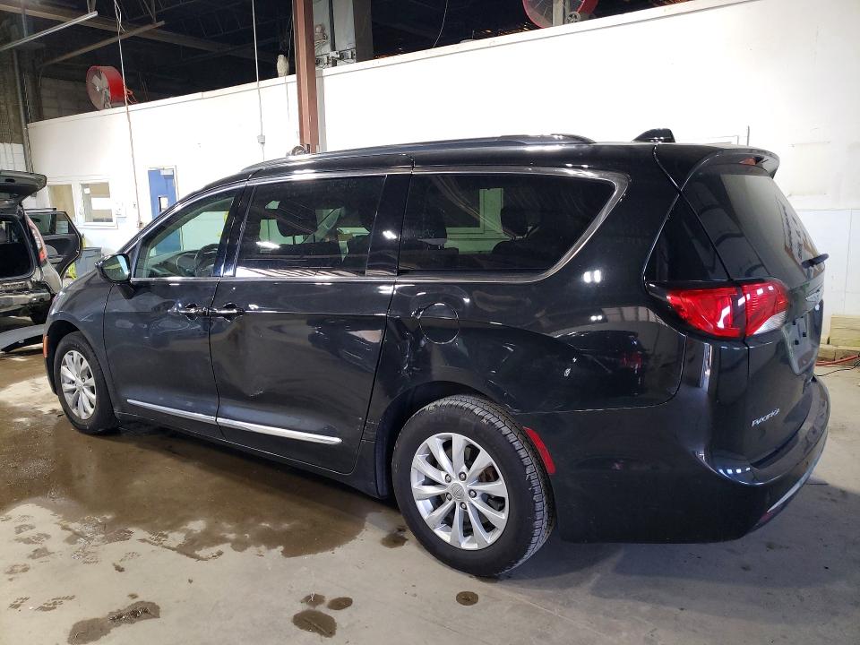 Photo 2 from auction – 2019 CHRYSLER PACIFICA with VIN 2C4RC1BGXKR550247