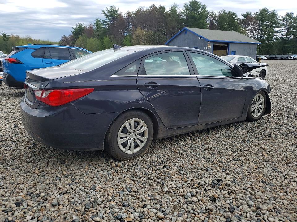 Photo 3 from auction – 2011 HYUNDAI SONATA with VIN 5NPEB4AC4BH017650