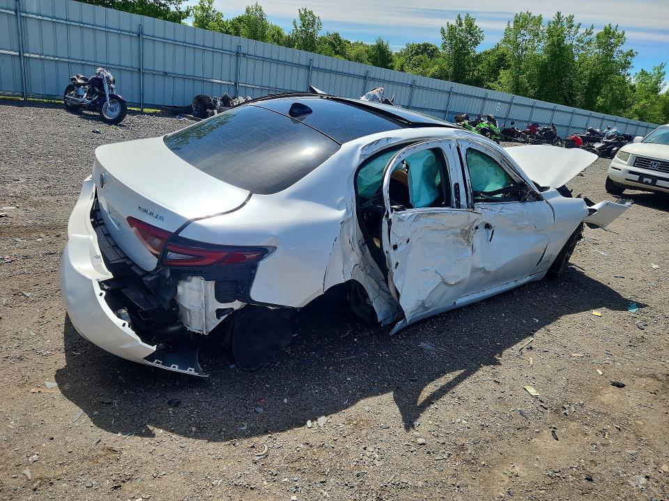 Photo 3 from auction – 2017 ALFA ROMEO GIULIA with VIN ZARFAECN1H7559254