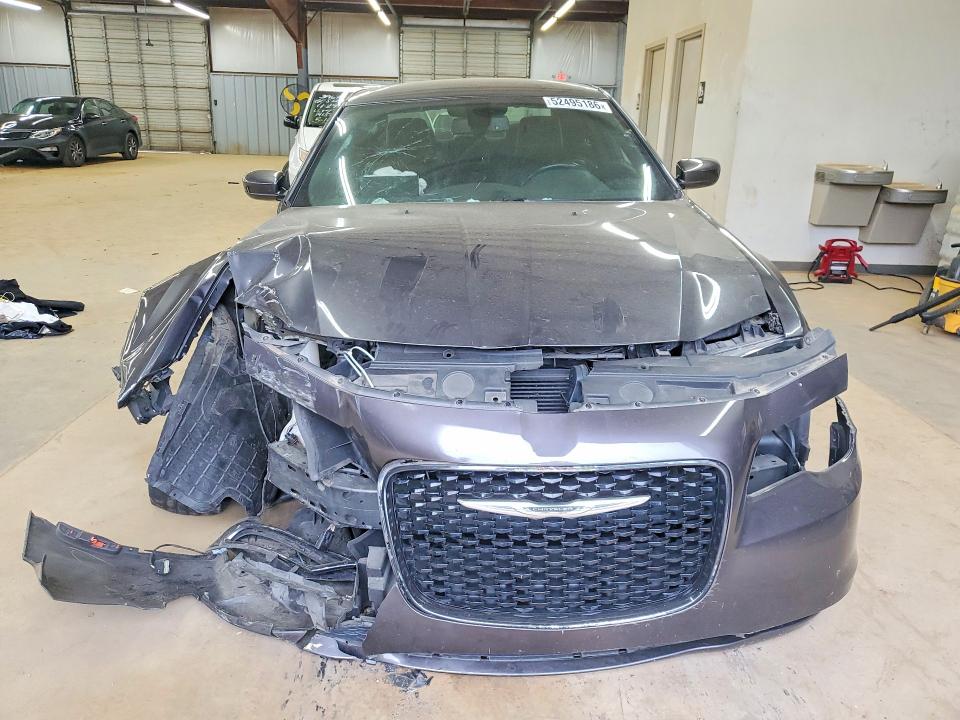 Снимка 5 от търг – 2019 CHRYSLER 300 с VIN 2C3CCABG8KH682794