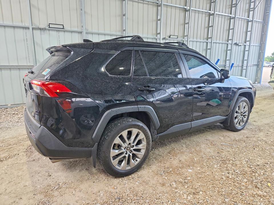 Photo 3 from auction – 2019 TOYOTA RAV4 with VIN 2T3A1RFV5KW078104