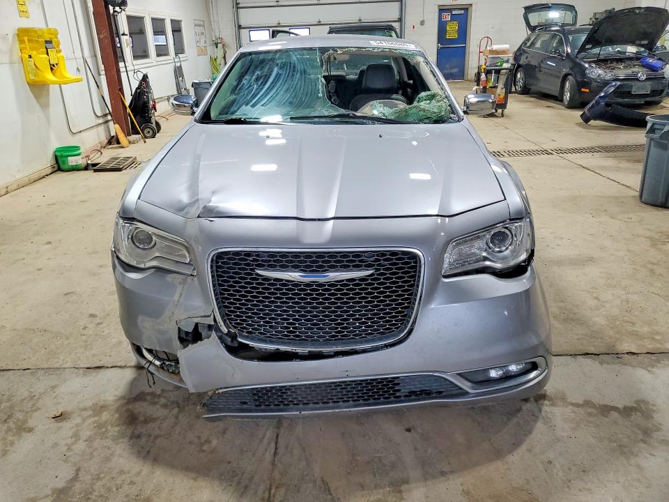 Photo 5 from auction – 2018 CHRYSLER 300 with VIN 2C3CCAKG2JH127449