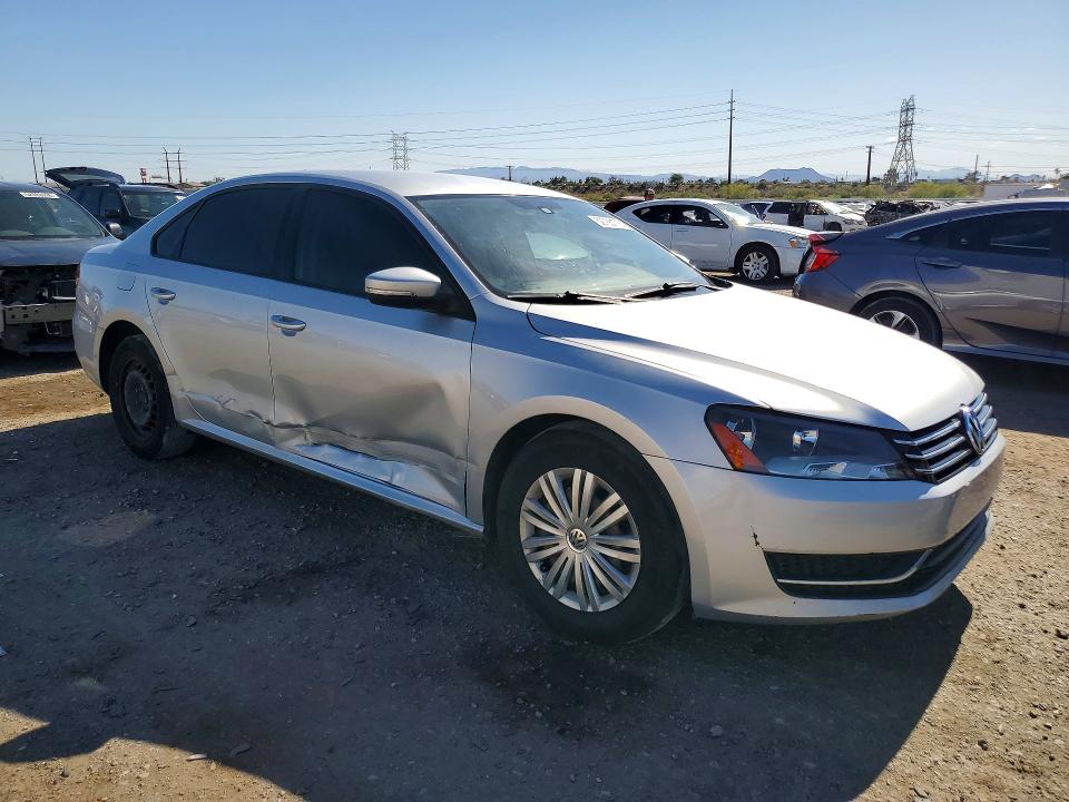 Снимка 4 от търг – 2015 VOLKSWAGEN PASSAT с VIN 1VWAT7A34FC010404