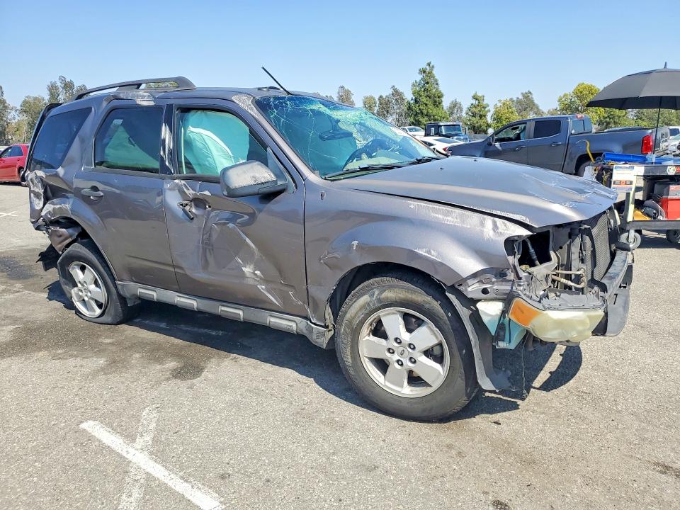 Photo 4 from auction – 2010 FORD ESCAPE with VIN 1FMCU9D77AKC28091