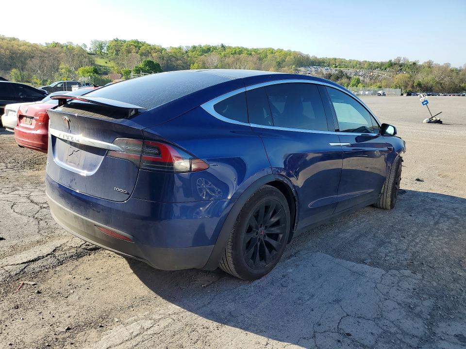 Photo 3 from auction – 2019 TESLA MODEL X with VIN 5YJXCAE27KF152626