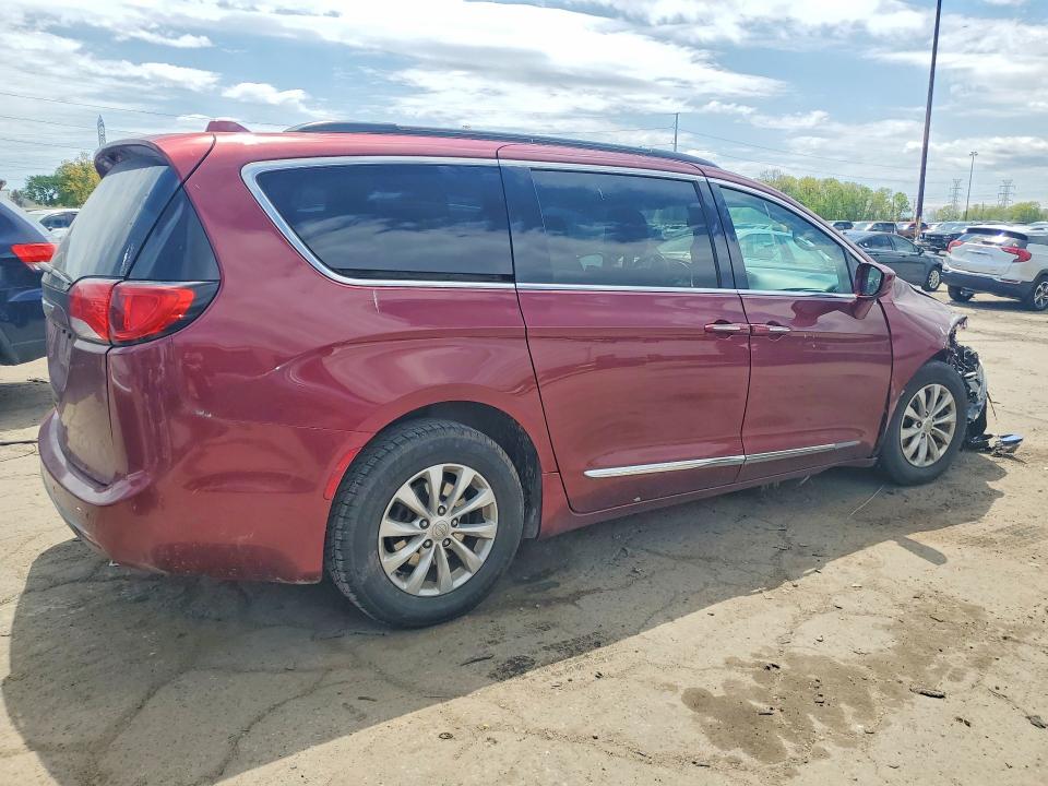 Photo 3 from auction – 2017 CHRYSLER PACIFICA with VIN 2C4RC1BG7HR583795