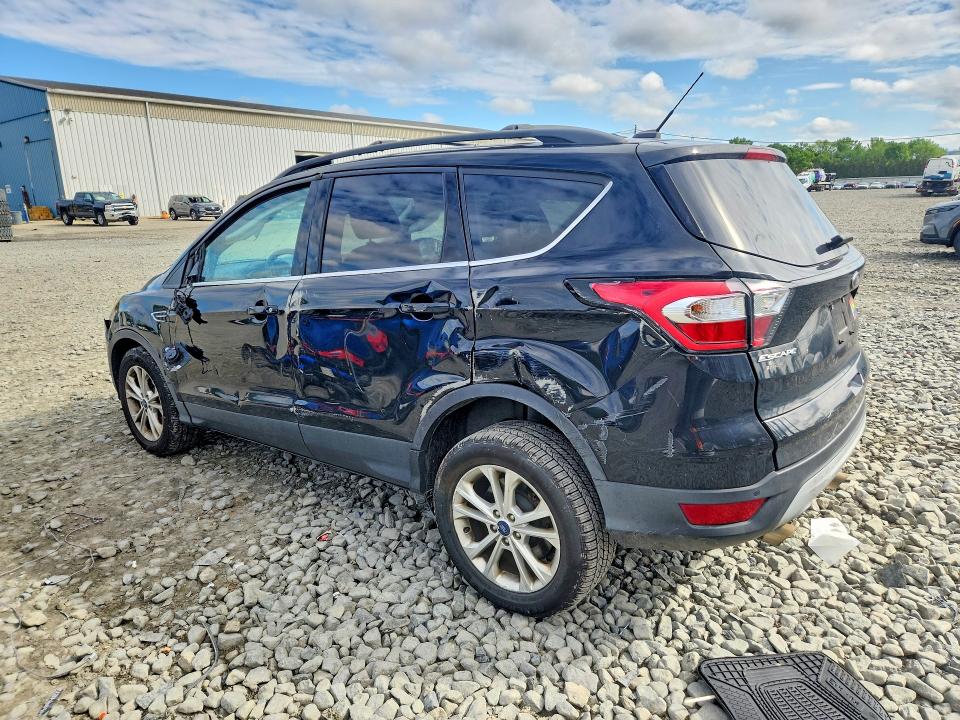 Photo 2 from auction – 2017 FORD ESCAPE with VIN 1FMCU9G91HUD71632