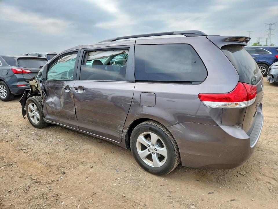 Photo 2 from auction – 2014 TOYOTA SIENNA with VIN 5TDKK3DC9ES429859