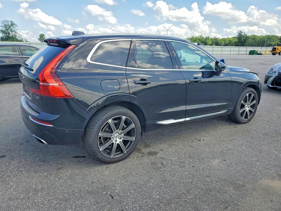 Photo 3 from auction – 2018 VOLVO XC60 with VIN LYVA22RL4JB078616
