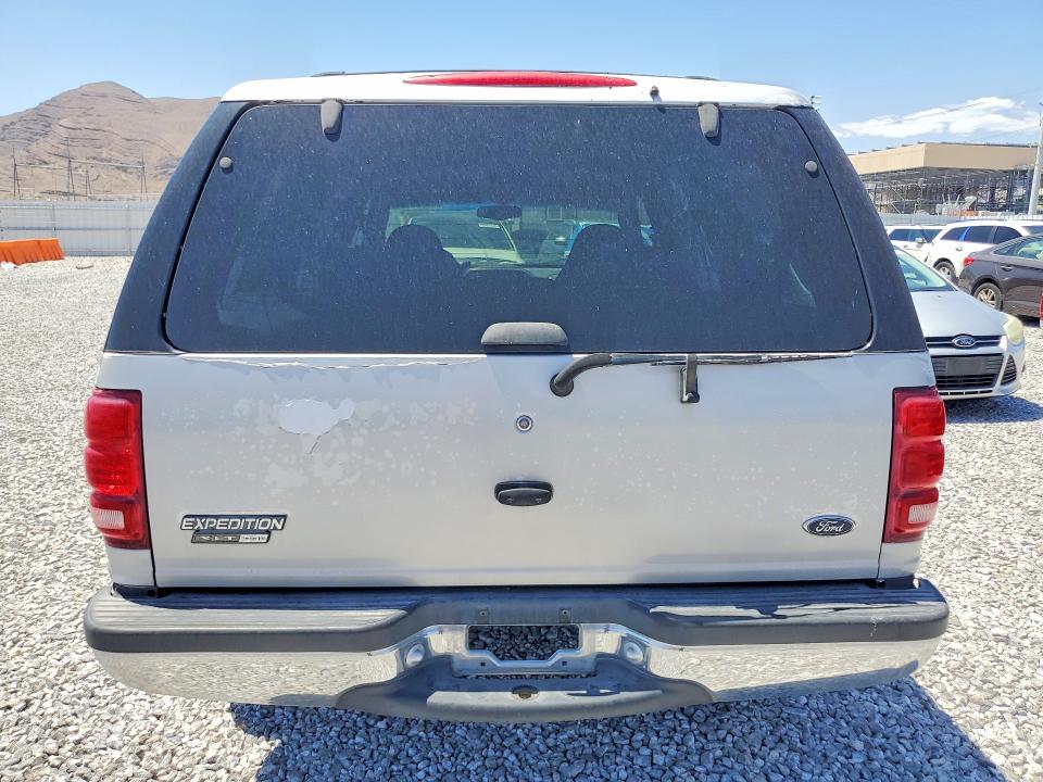 صورة رقم 6 من المزاد - 2002 FORD EXPEDITION مع VIN 1FMRU1566YLB08191