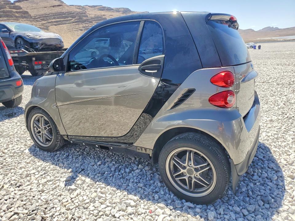 Photo 2 from auction – 2013 SMART FORTWO with VIN WMEEJ3BA2DK674155