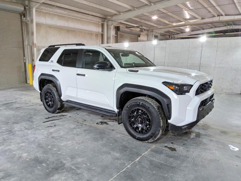 Photo 4 from auction – 2026 TOYOTA 4RUNNER with VIN JTEVB5BR4T5026645