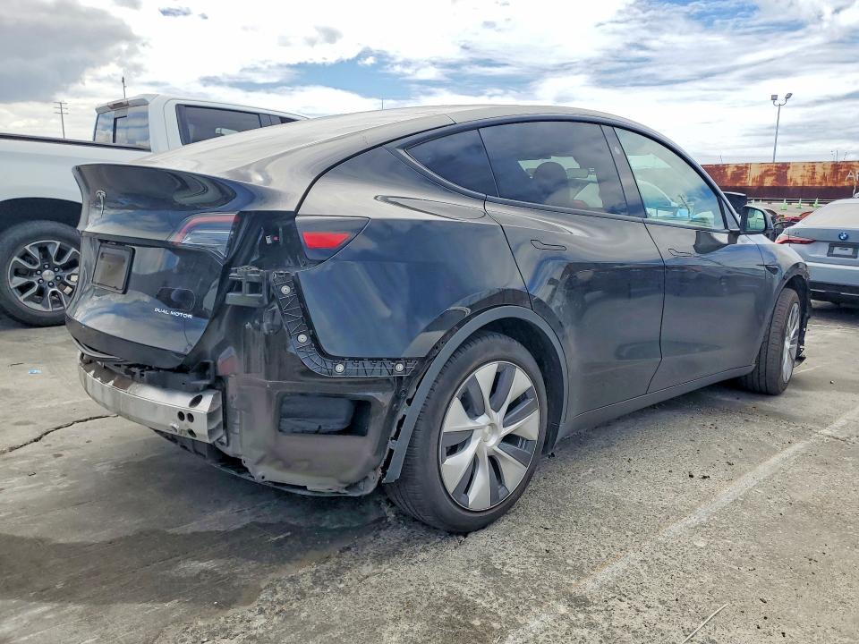Photo 3 from auction – 2024 TESLA MODEL Y with VIN 7SAYGDEE4RA235686