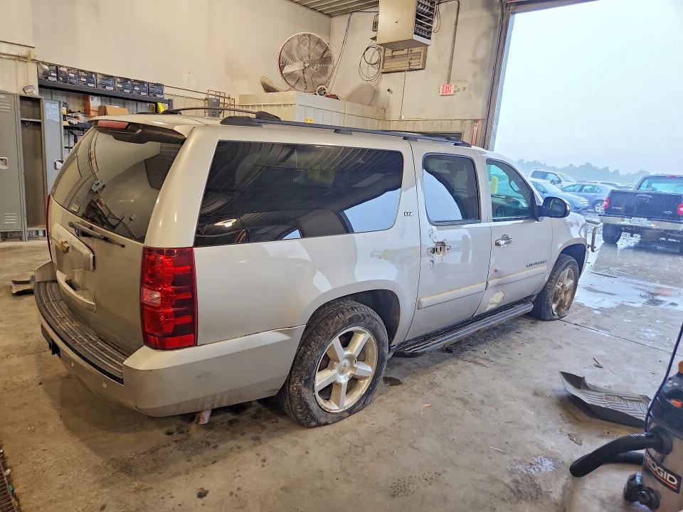 Photo 3 from auction – 2007 CHEVROLET SUBURBAN with VIN 3GNFC16J87G209796