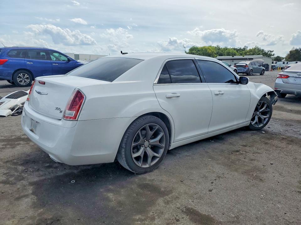 Photo 3 from auction – 2014 CHRYSLER 300 with VIN 2C3CCABG5EH119416