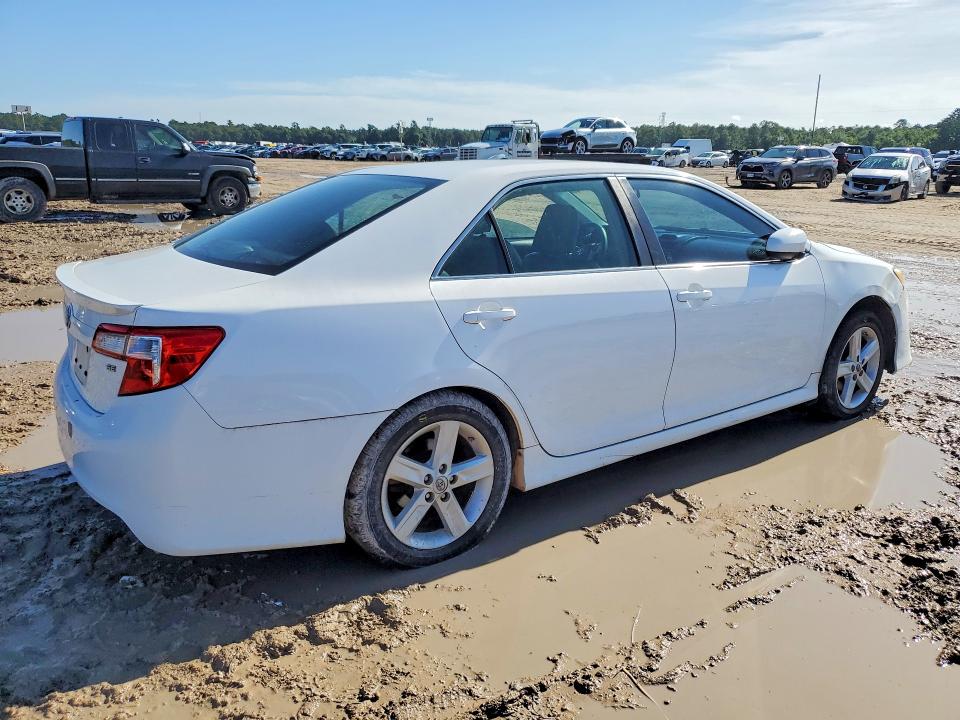 Photo 3 from auction – 2014 TOYOTA CAMRY with VIN 4T1BF1FK9EU820112