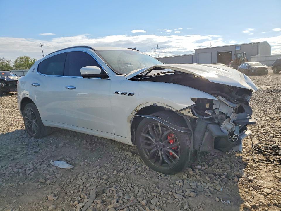 Photo 4 from auction – 2018 MASERATI LEVANTE with VIN ZN661YUS8JX292005