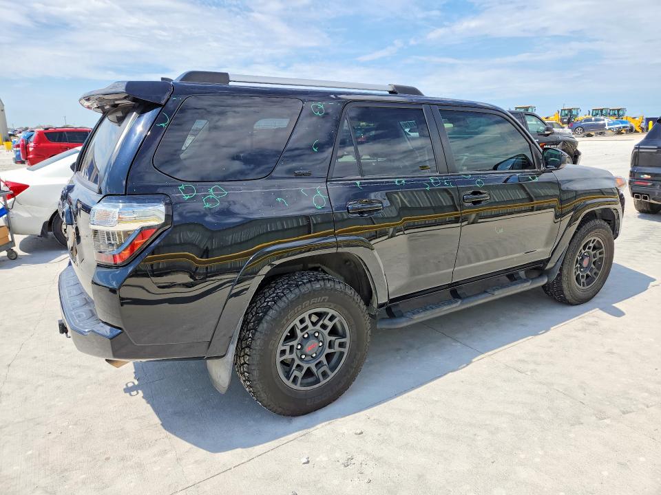Photo 3 from auction – 2020 TOYOTA 4RUNNER with VIN JTEZU5JR2L5228056