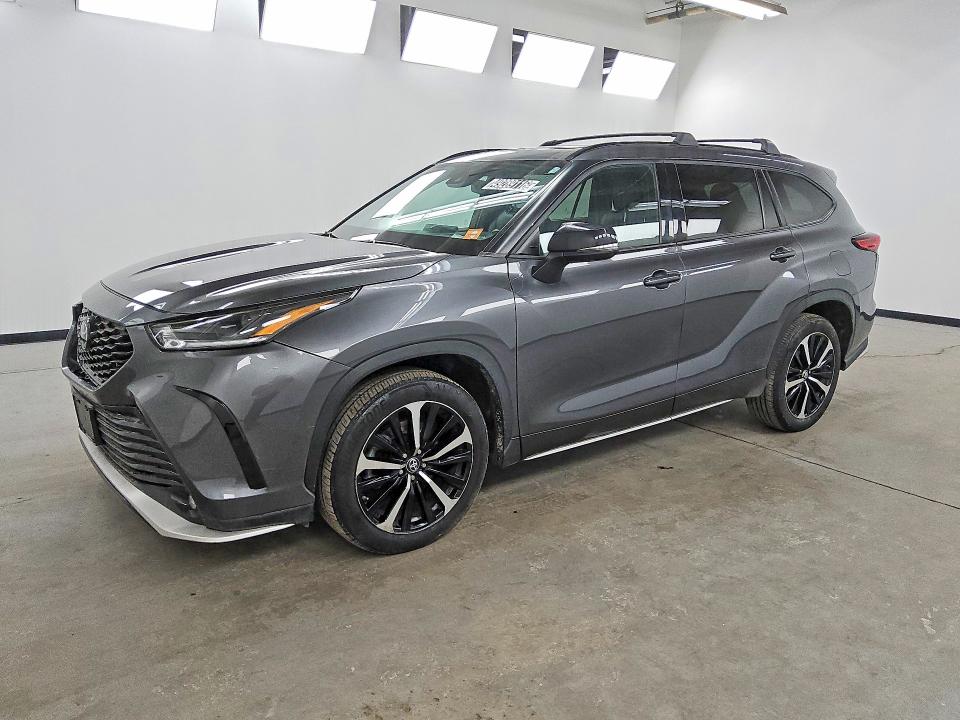 TOYOTA HIGHLANDER 2022 with VIN 5TDJZRBH9NS246132 - Photo from auction
