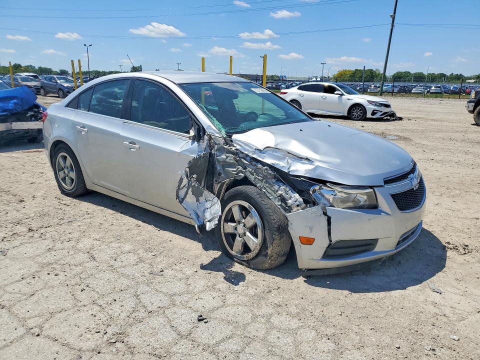 Photo 4 from auction – 2014 CHEVROLET CRUZE with VIN 1G1PC5SB9E7273902
