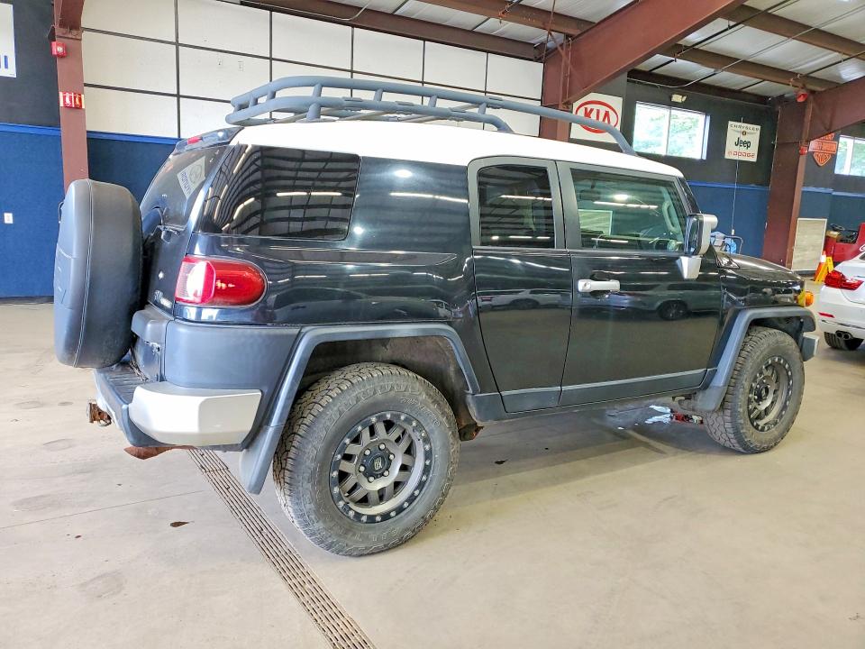 Photo 3 from auction – 2007 TOYOTA FJ CRUISER with VIN JTEBU11F870043450