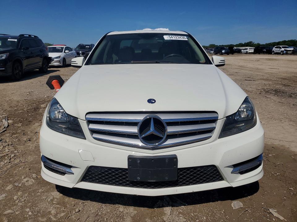 Photo 5 from auction – 2012 MERCEDES-BENZ C with VIN WDDGF8BB9CR240762