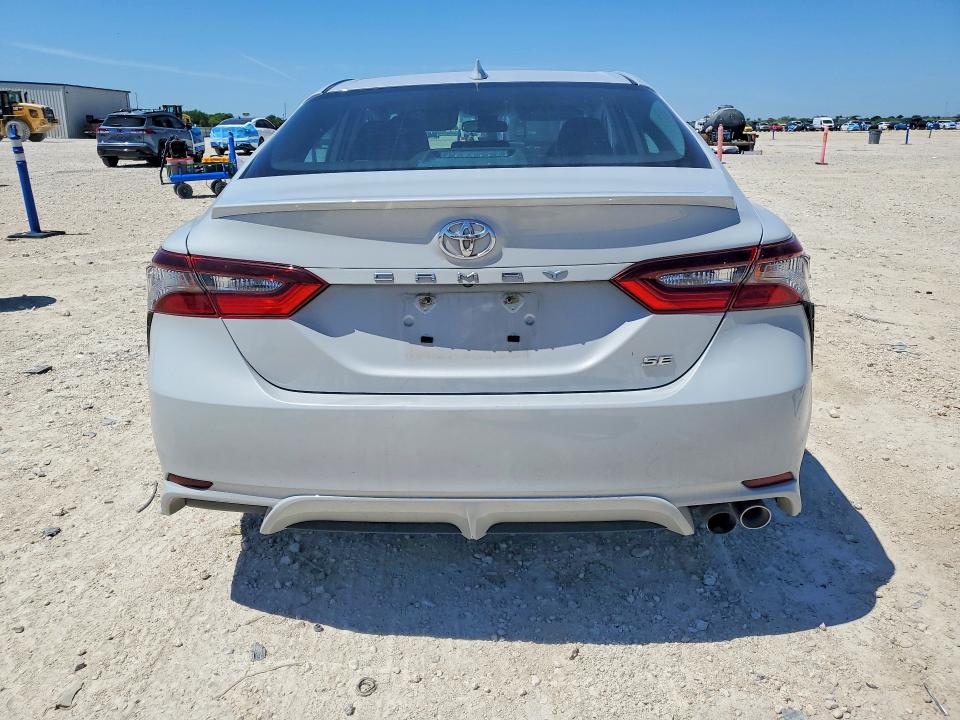 Photo 6 from auction – 2022 TOYOTA CAMRY with VIN 4T1G11AK8NU059293