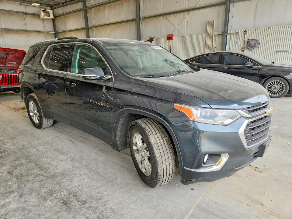 Photo 4 from auction – 2018 CHEVROLET TRAVERSE with VIN 1GNEVGKW2JJ228568