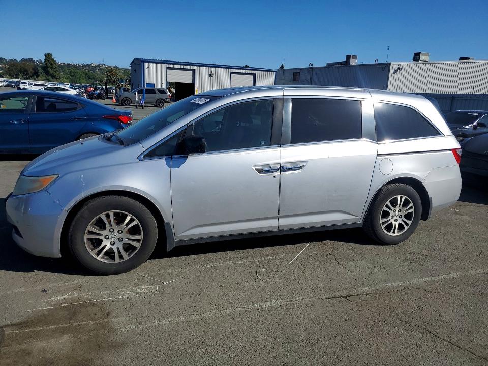HONDA ODYSSEY 2011 with VIN 5FNRL5H65BB057562 - Photo from auction