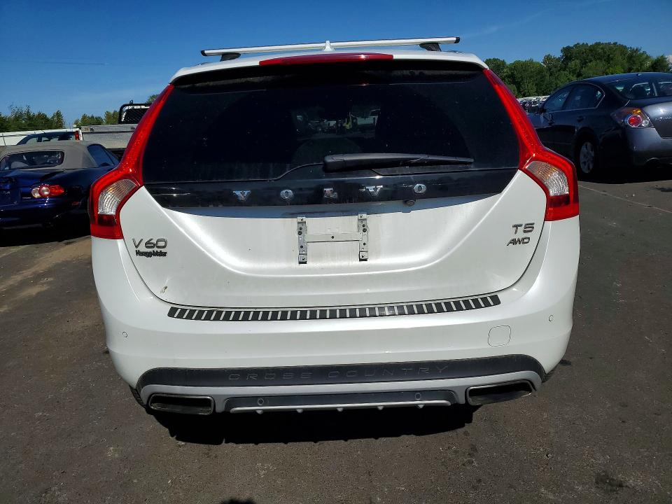 Photo 6 from auction – 2017 VOLVO V60 CROSS COUNTRY with VIN YV440MWKXH1040543