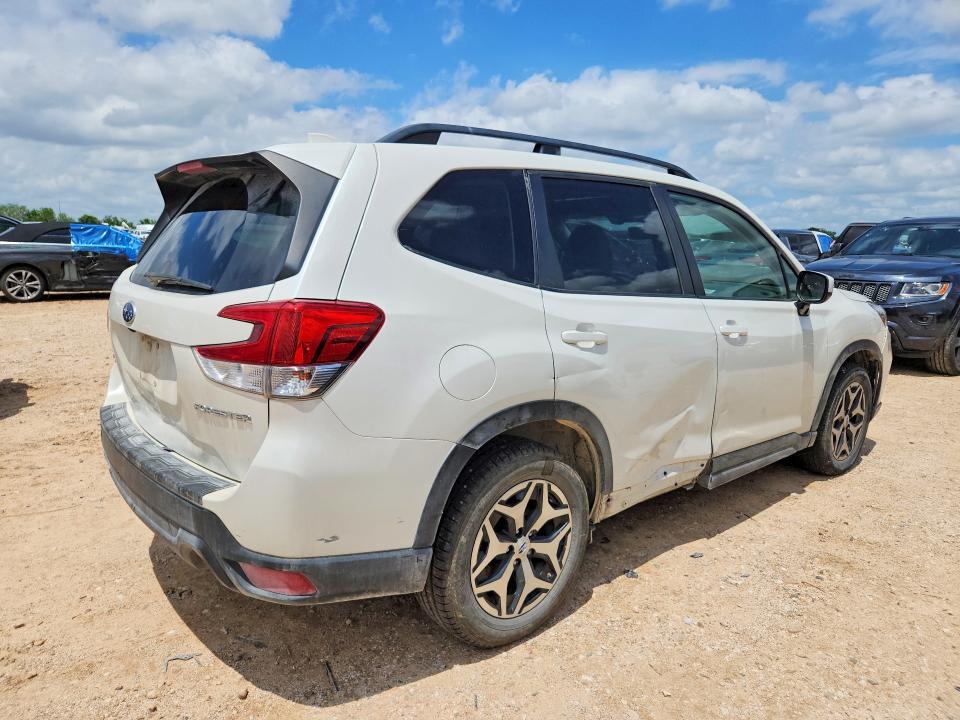 Photo 3 from auction – 2019 SUBARU FORESTER with VIN JF2SKAEC2KH443087