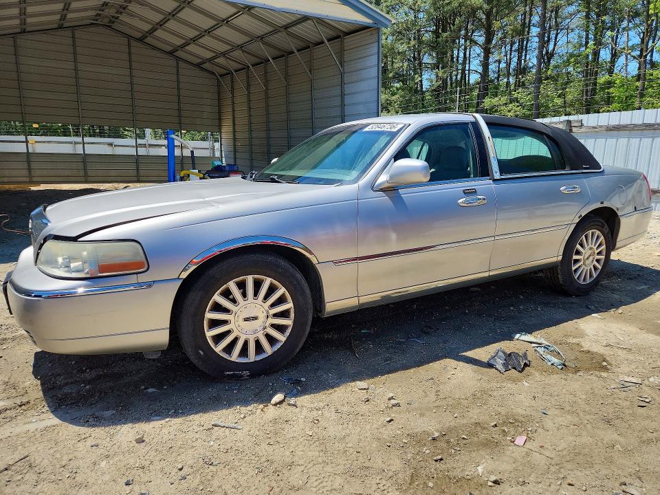 LINCOLN TOWN CAR 2004 with VIN 1LNHM83W94Y618913 - Photo from auction