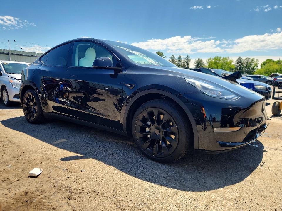 Photo 4 from auction – 2021 TESLA MODEL Y with VIN 5YJYGDEE6MF144136