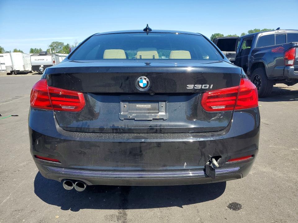 صورة رقم 6 من المزاد - 2018 BMW 330 مع VIN WBA8B9G5XJNU99636